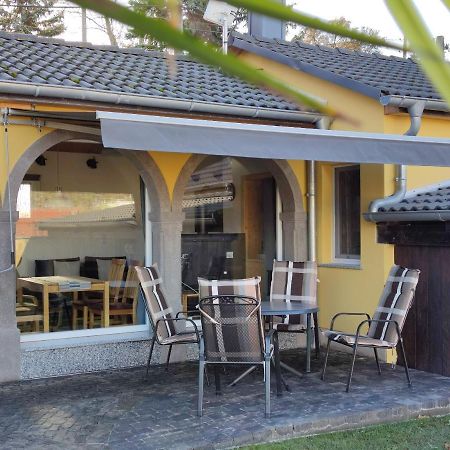 Haus Toskana, Kleines Ferienhaus Im Toskanagarten Bad Sulza Esterno foto