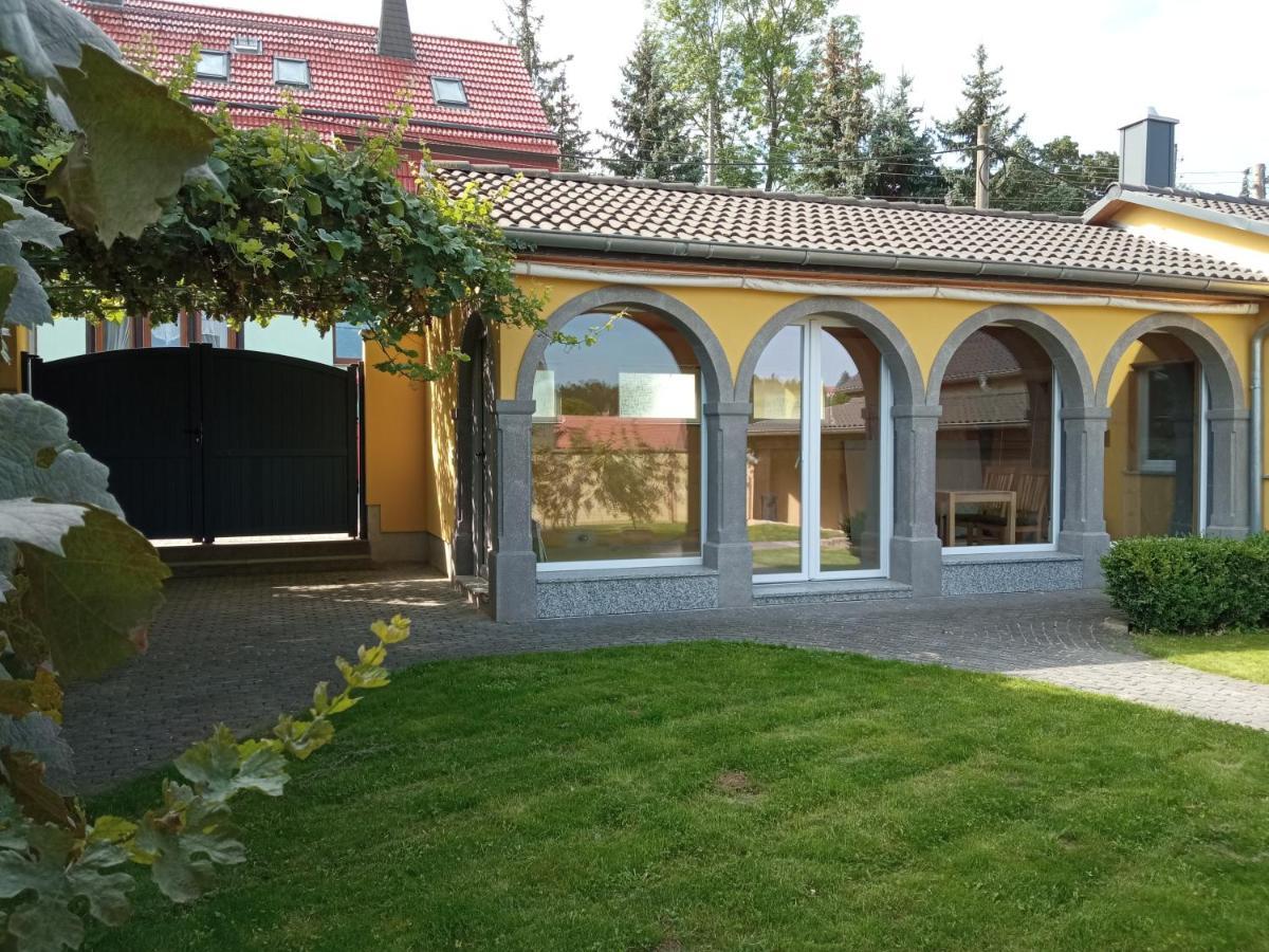 Haus Toskana, Kleines Ferienhaus Im Toskanagarten Bad Sulza Esterno foto