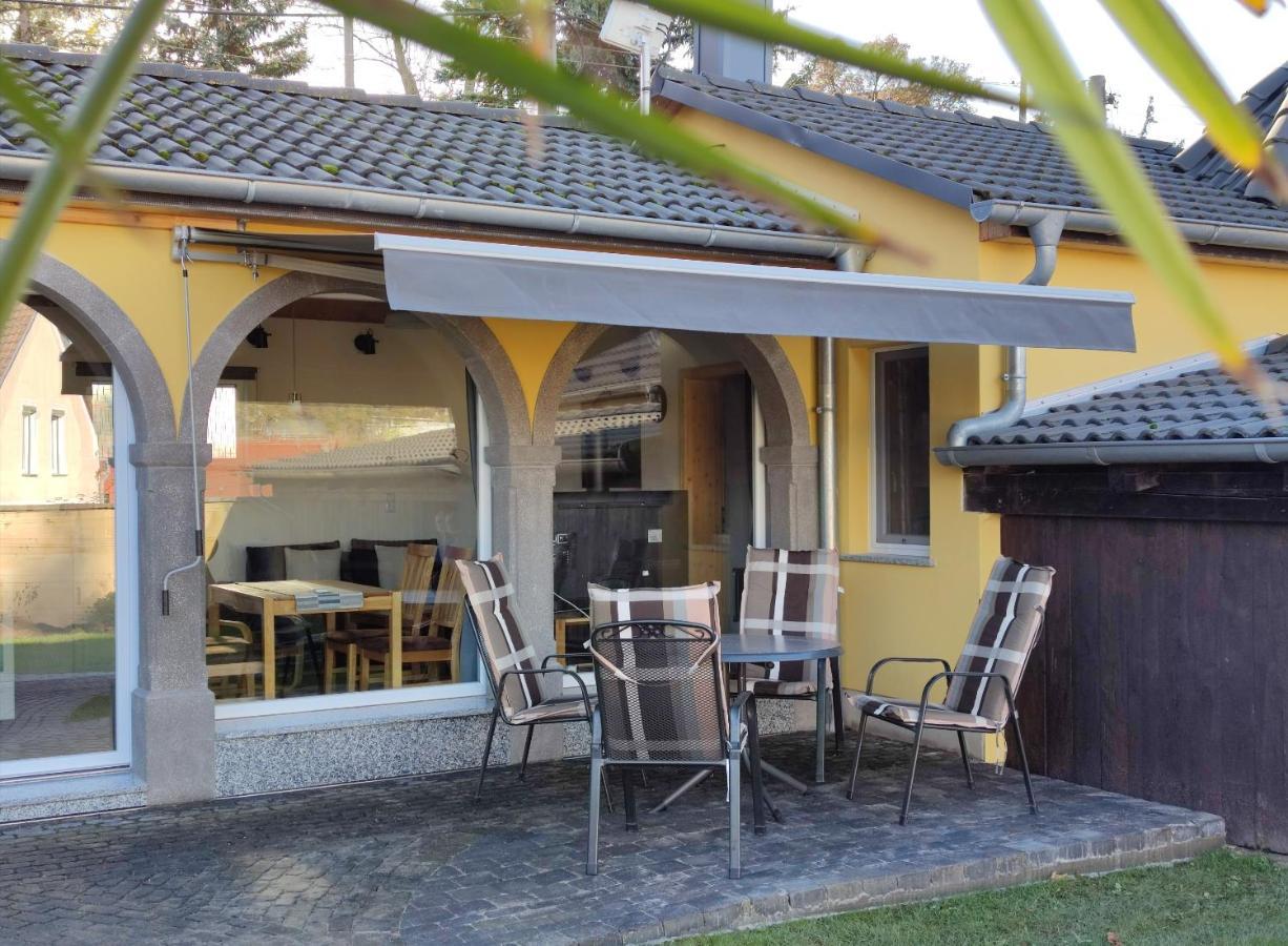 Haus Toskana, Kleines Ferienhaus Im Toskanagarten Bad Sulza Esterno foto